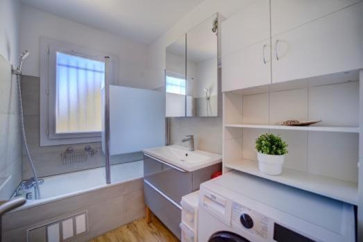 Tres Bel Appartement Climatise Terrasse Et Vue Mer باندول المظهر الخارجي الصورة